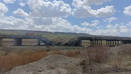 related_news_inside_blogsفيديو - غارات إسرائيلية على عدد من الجسور وسكك الحديد في إيران