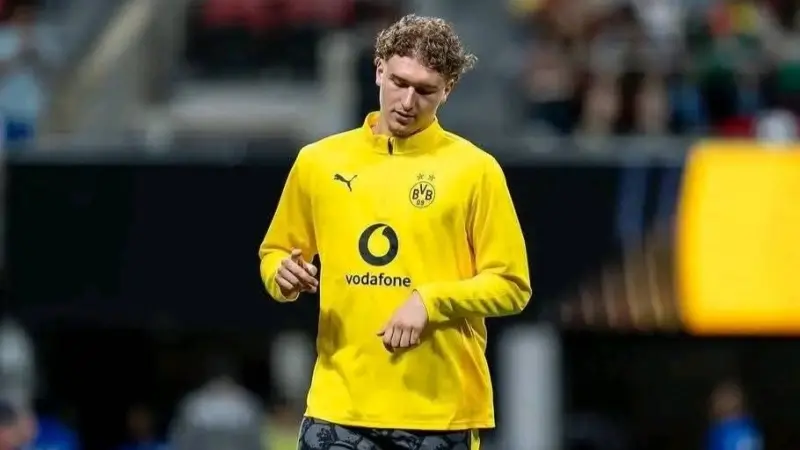 إلياس بن قارة.. بيتكوفيتش يُدعم صفوف الجزائر من بوروسيا دورتموند