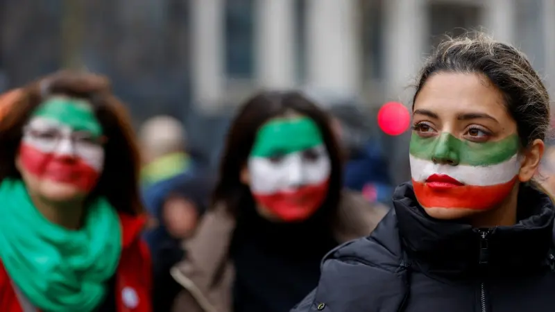 في يوم المرأة العالمي.. نساء إيران على خط المواجهة