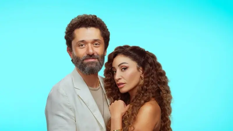 دينا الشربيني تتجاهل أنباء ارتباطها بالفنان كريم محمود عبد العزيز