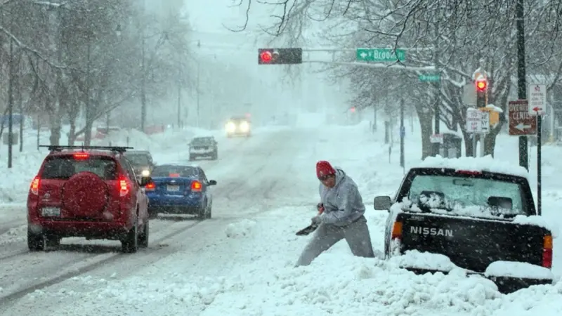اضطرابات واسعة بسبب عاصفة ثلجية في الولايات المتحدة