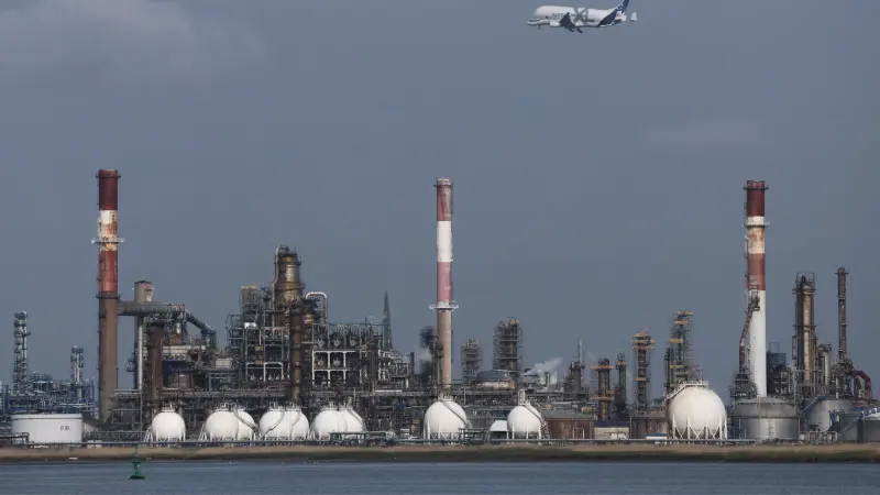 النفط إلى أين؟ دلالات وصول عقود التحوط الآجلة إلى 109 دولارات