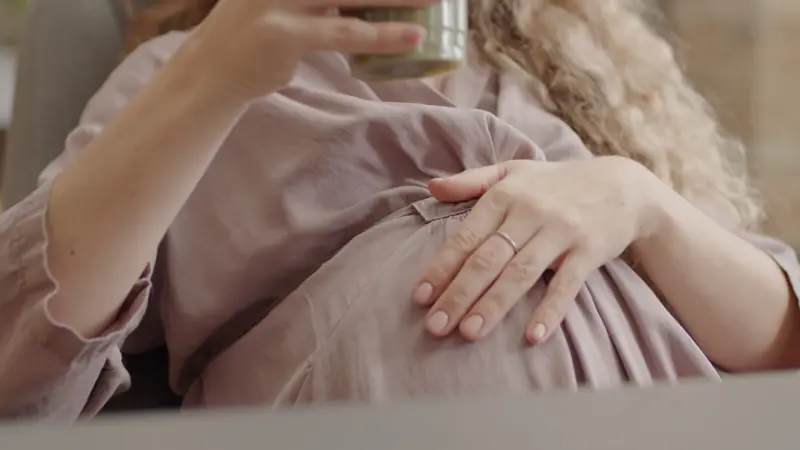 لتفادي تسمم الحمل.. كم الضغط الطبيعي للحامل في الشهر الثامن؟