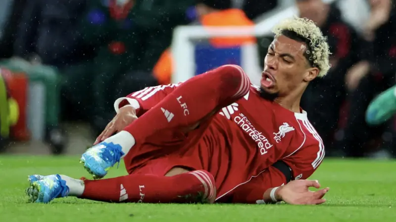هل ينجح أيزاك في تعويض غياب إيكيتيكي عن هجوم ليفربول؟