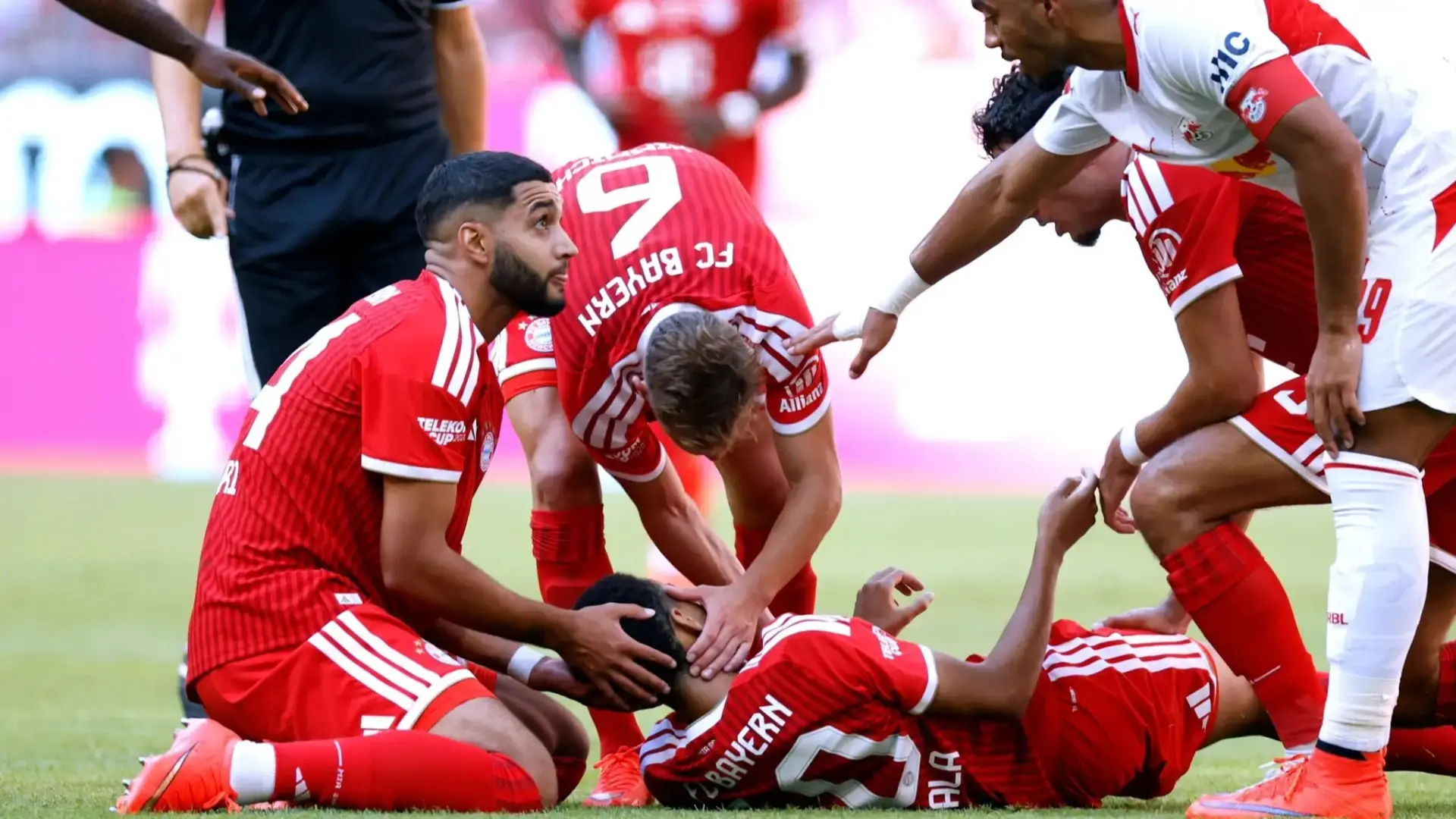 خيارات فنية جديدة تعوض الغياب الاضطراري لموسيالا في صفوف بايرن (إكس) خيارات فنية جديدة تعوض الغياب الاضطراري لموسيالا في صفوف بايرن (إكس)
