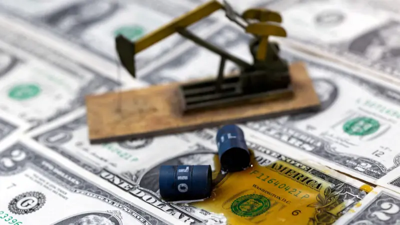 الدولار يتفوق على اليورو والين مع ارتفاع النفط وتزايد مخاطر الركود
