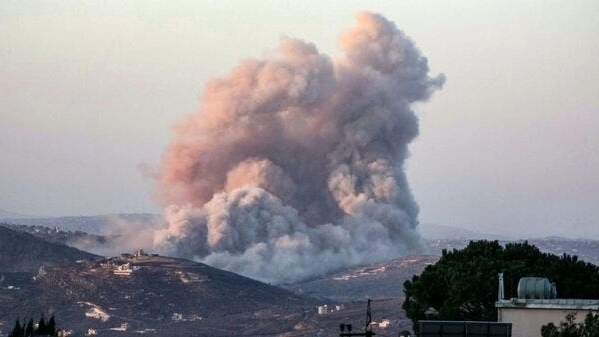تصعيد خطير.. سلسلة من الغارات الإسرائيلية العنيفة على جنوب لبنان 