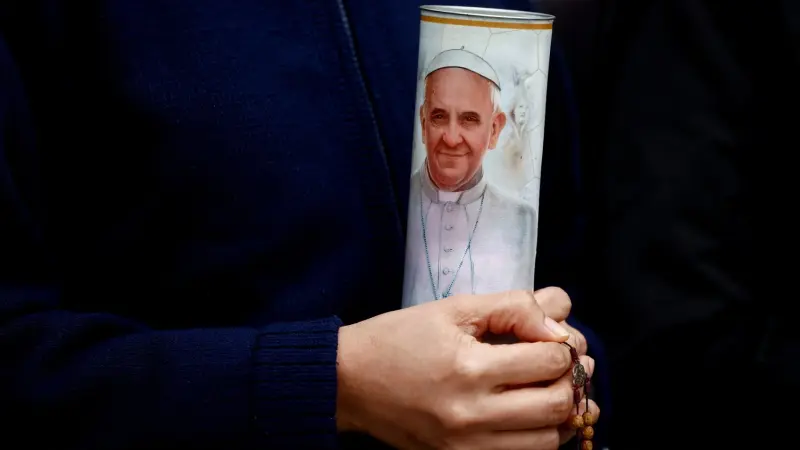 البابا فرنسيس لا يزال في المستشفى.. ما مدى انتشار حالته بين كبار السن؟