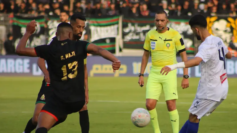 القنوات الناقلة لمباراة نهضة بركان اليوم ضد شباب السوالم.. قمّة مثيرة تحدد مستقبل السوالم