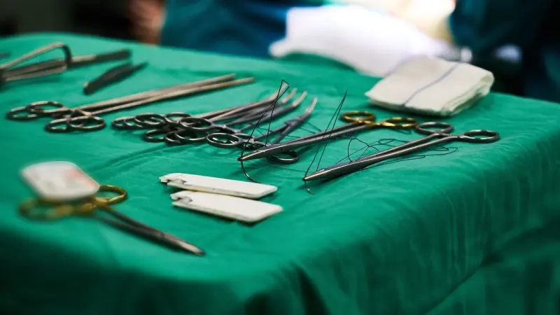 إحداها قد تسبب العمى.. هذه هي أخطر عمليات التجميل