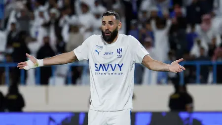 كواليس جديدة عن انتقال بنزيما إلى الهلال