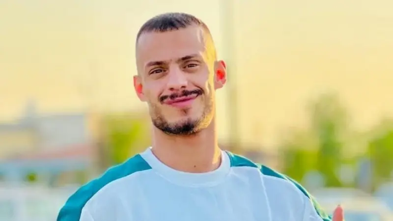 فيديو – سيارة ومنزل ورحلة عمرة.. كيف غير أبو جنة حياة طالبة عراقية بالكامل؟