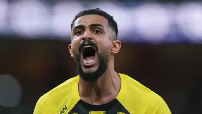 عبد الإله العمري يُحدد مستقبله بعد نهاية الموسم.. هل يجدد مع الاتحاد؟