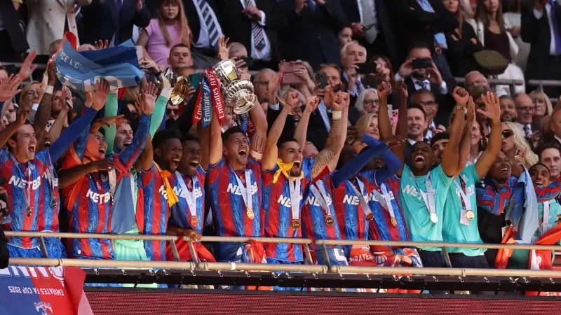 بطل كأس إنجلترا مُهدد بالغياب عن المشاركة الأوروبية.. ما القصة؟