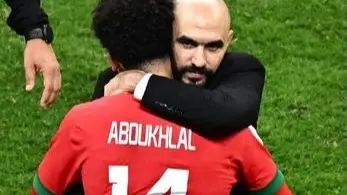 وليد الركراكي يدعم زكريا أبو خلال في أزمته