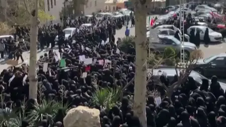 related_news_inside_blogsإيران: الطلاب لهم الحق في التظاهر لكن بشرط