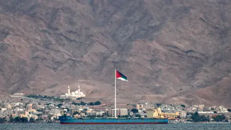 تعطّل الملاحة بمضيق هرمز ينعش حركة التجارة بميناء العقبة
