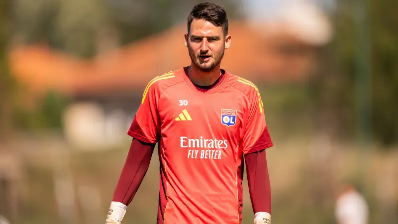 الهلال يعلن ضم ماتيو باتويي.. هل يزاحم بونو في حراسة المرمى؟