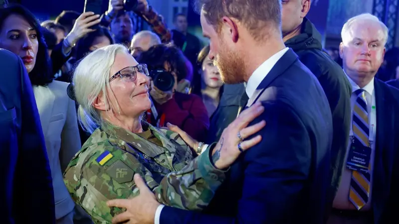 زيارة مفاجئة.. الأمير هاري يصل إلى كييف لتقديم الدعم