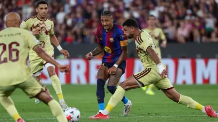 فيديو - اشتباكات بين جماهير الأهلي وبرشلونة في "كامب نو" خلال مباراة خوان غامبر