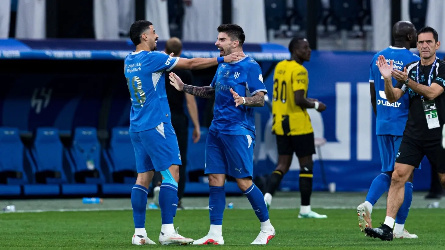 الهلال يصطدم بالسد في مواجهة قارية نارية بملعب جاسم بن حمد (إكس) الهلال يصطدم بالسد في مواجهة قارية نارية بملعب جاسم بن حمد (إكس)