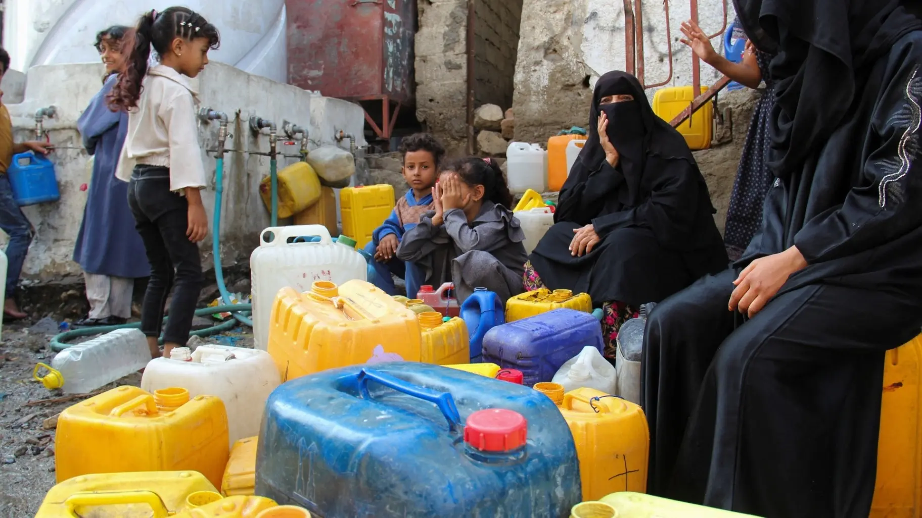 الأمم المتحدة تحذّر من نفاد الوقت أمام إيصال المساعدات إلى تعز (رويترز) الأمم المتحدة تحذّر من نفاد الوقت أمام إيصال المساعدات إلى تعز (رويترز)