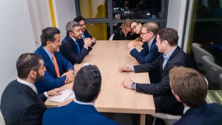 عبدالله بن زايد ونظيره الألماني يبحثان تداعيات اعتداءات إيران