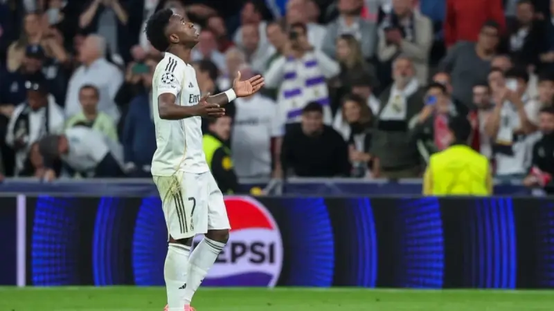 محاولة سرقة وإصابة بطلق ناري.. أزمات فينيسيوس لا تنتهي