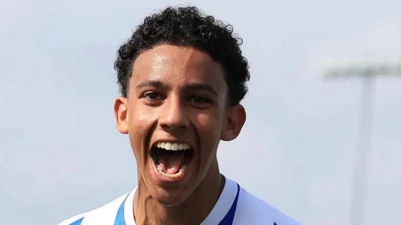 الدوري الإنجليزي - ظهر في قائمة الفريق.. من هو المصري يونس إبراهيم جوهرة برايتون؟
