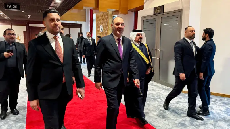 البرلمان العراقي الجديد يعقد أولى جلساته وسط انقسام