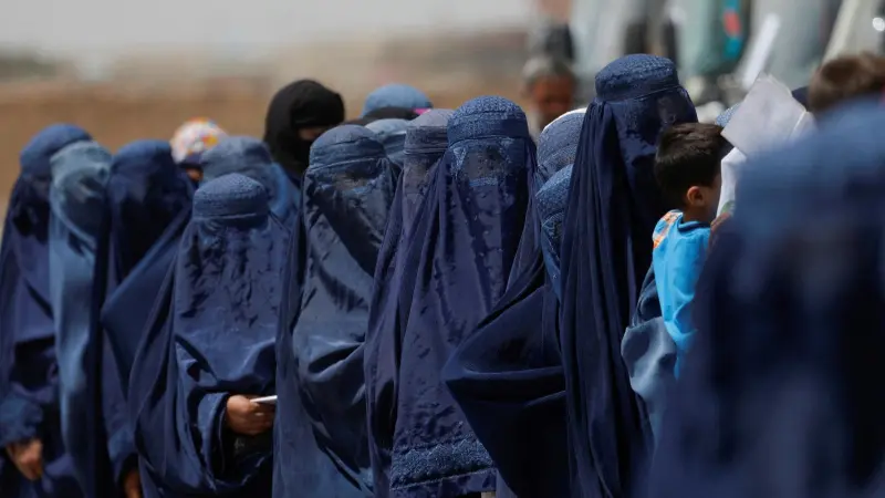 الأمم المتحدة: "طالبان" تشن حملة اعتقالات بحق النساء بسبب مخالفات الزي