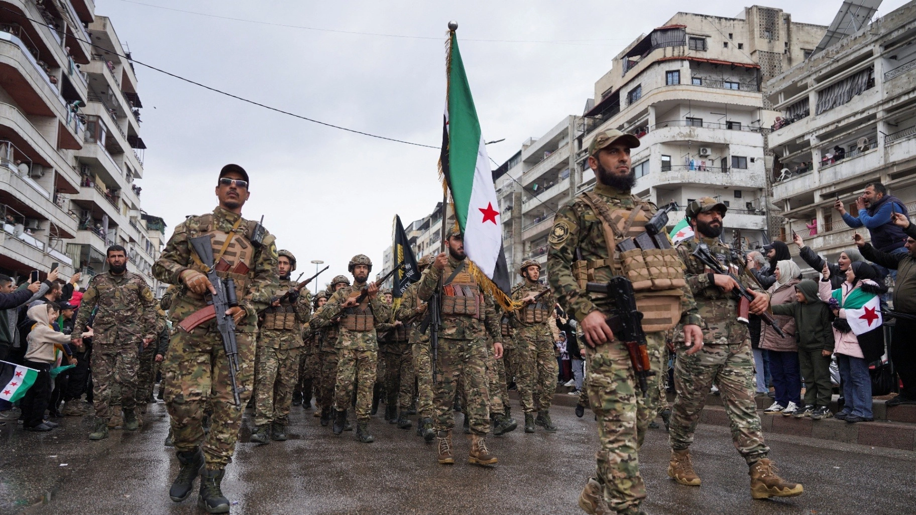 الجيش السوري الجديد.. تقرير يكشف التحديات أمام حكومة الشرع 