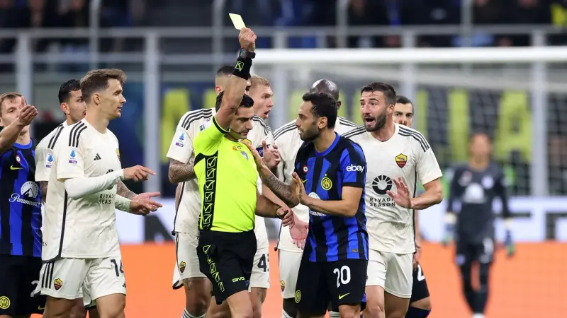 قواعد جديدة لحماية الحُكام وتعديلات على تقنية الفيديو.. نبذة عن التغييرات المرتقبة في قوانين كرة القدم