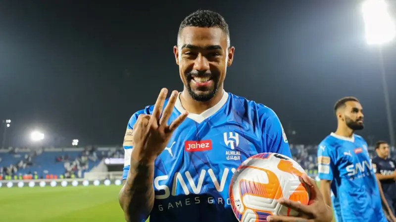 مالكوم يدعم الهلال بـ"هاتريك" والاتفاق يقلب الطاولة على النصر