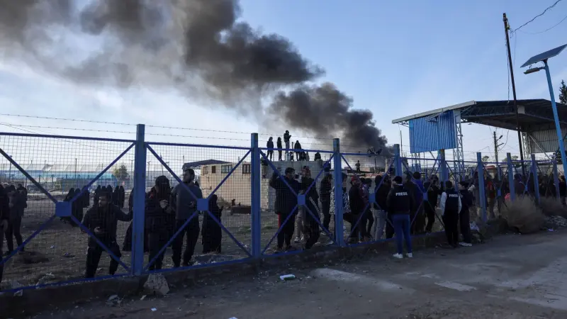 سجون ومخيمات "داعش" في سوريا.. بين انسحاب "قسد" وسيطرة الحكومة