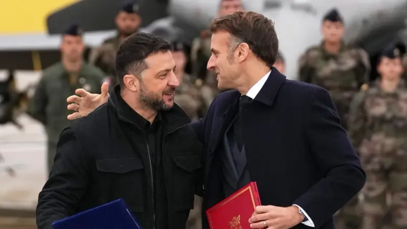 ماذا يحدث بين فرنسا وروسيا؟ سيناريوهات مخيفة