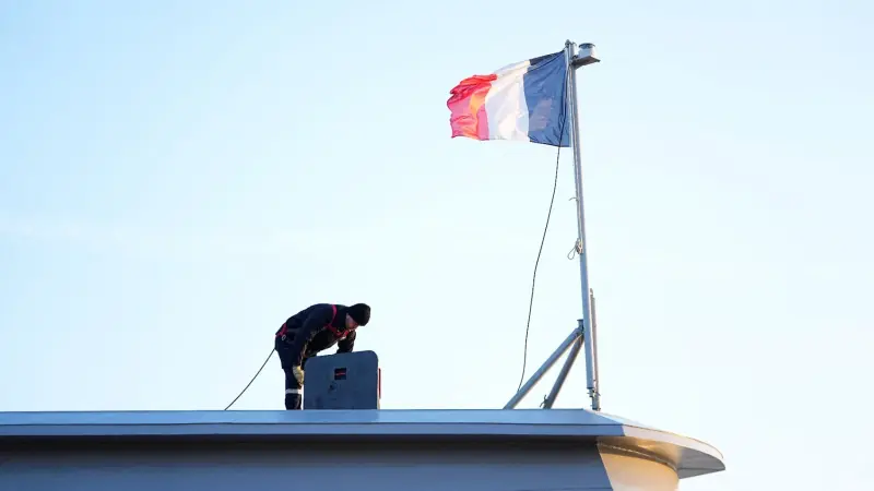 فرنسا تطالب الناتو بتنظيم مناورات عسكرية قرب غرينلاند