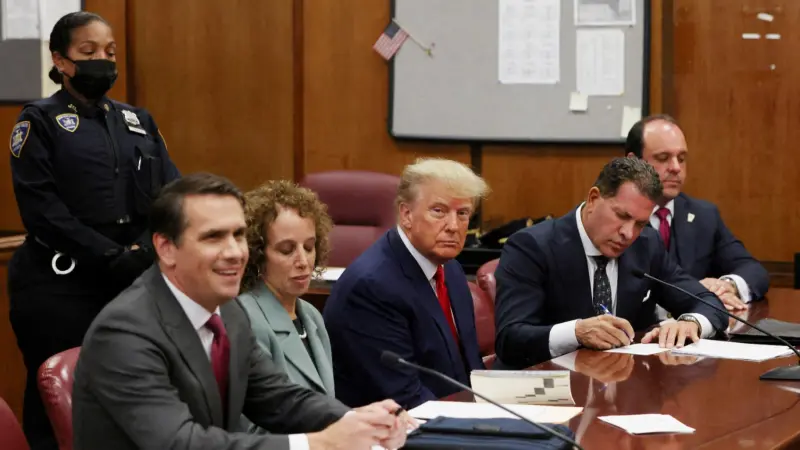 أميركا.. إقالة أكثر من 12 مسؤولا شاركوا في محاكمة ترامب