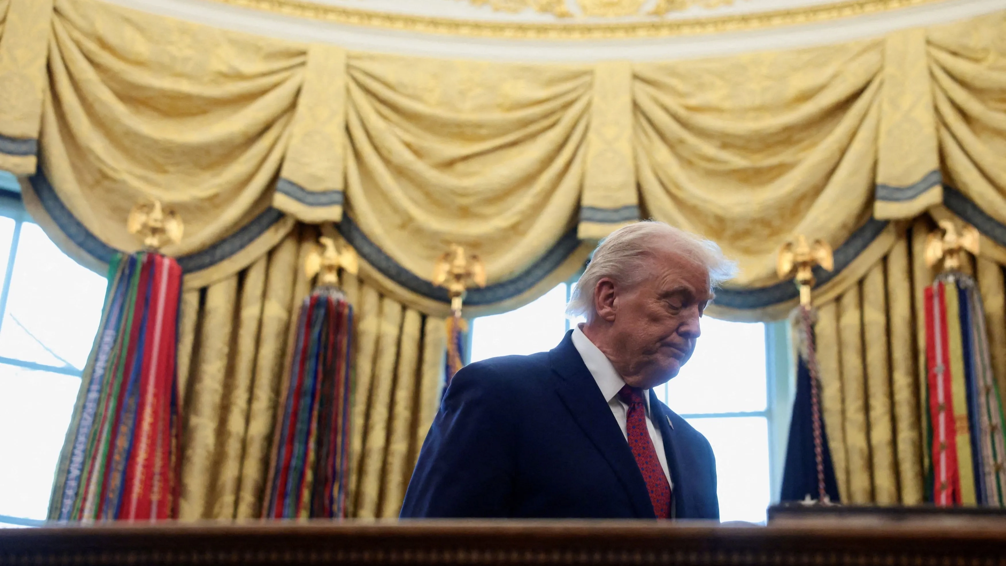 استطلاع: شعبية ترامب تهبط إلى أدنى مستوياتها بسبب الاقتصاد 