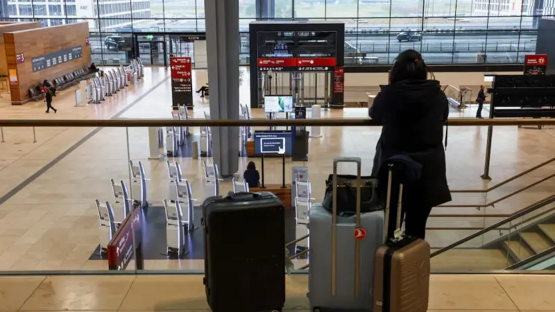 مطارات أوروبية تسابق الزمن لإصلاح الخلل بعد هجوم إلكتروني