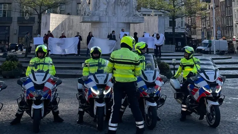 فيديو - هولندا.. احتجاجات ضد إحياء حفل لمنشد يهودي تتحول إلى اعتقالات