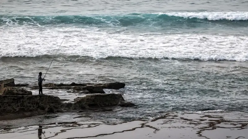 مصر تنفي وجود تغيرات.. ماذا يحدث في البحر المتوسط؟