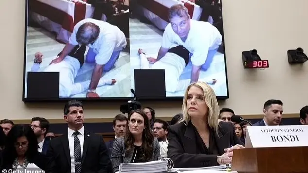 بام بوندي تصف إبستين بـ"الوحش" وتعتذر للضحايا