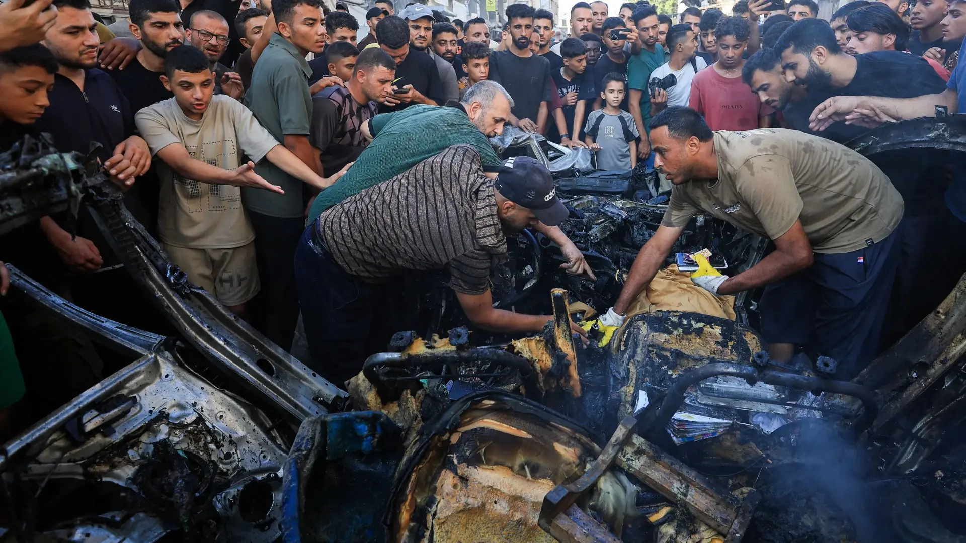 الجيش الإسرائيلي ينفذ غارة استهدفت أحد قادة "حماس" في قطاع غزة (رويترز) الجيش الإسرائيلي ينفذ غارة استهدفت أحد قادة "حماس" في قطاع غزة (رويترز)