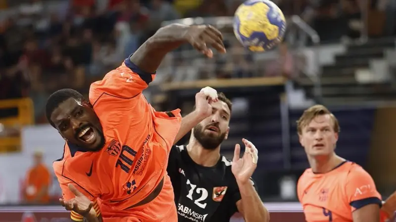 برشلونة يهزم الأهلي ويضرب موعدا ضد فيزبريم في نهائي كأس العالم للأندية لكرة اليد