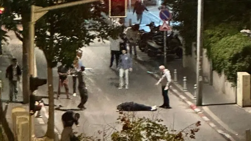 فيديو - جرحى في عملية طعن بتل أبيب ومقتل المنفذ