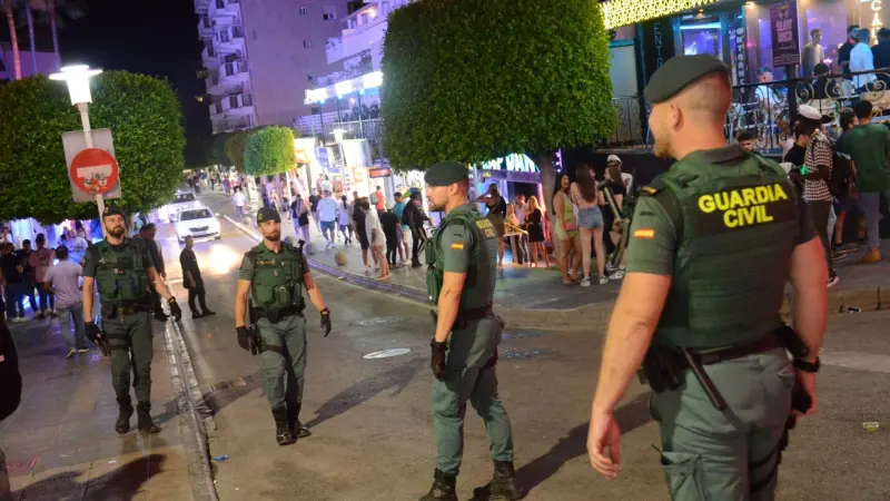 فيديو - شرطة مايوركا تفض شغب مشجعين ألمان بالذخيرة الفارغة