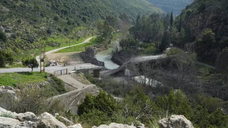 المشهد باختصار: سقوط طائرة أميركية في العراق.. وإسرائيل تضرب عصب "حزب الله"