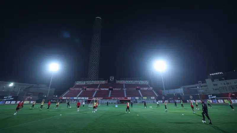 القنوات الناقلة لمباراة الأهلي ضد سيراميكا كليوباترا اليوم في الدوري المصري مع الموعد