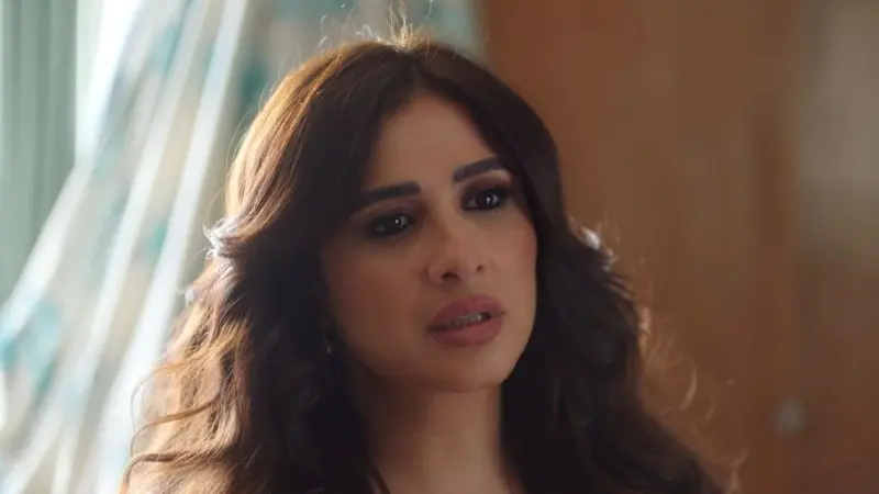 ياسمين عبد العزيز تكشف موقفها من الثقة والسوشيال ميديا